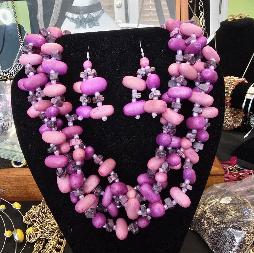 Lavendar and Purple Wood Beaded ⚡️Necklace and Earring Set